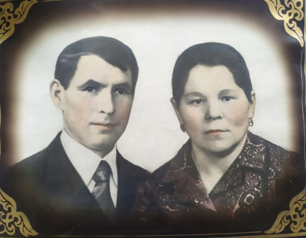 Семья Плотниковой. Плотников с женой. Жена Плотникова.